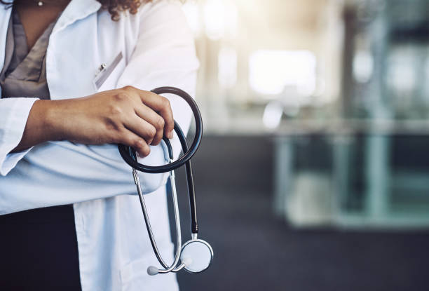 Médecin tenant un stéthoscope